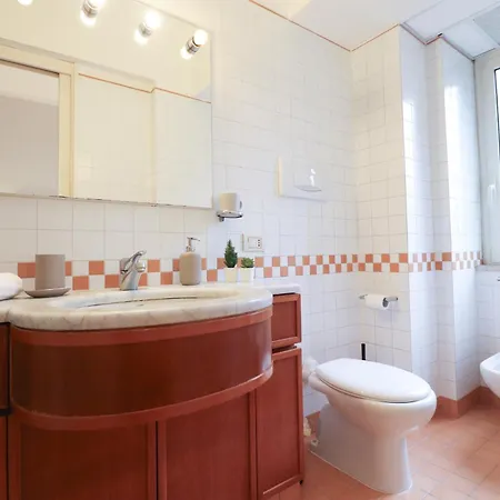 A 10 Passi Dal Vaticano Рим